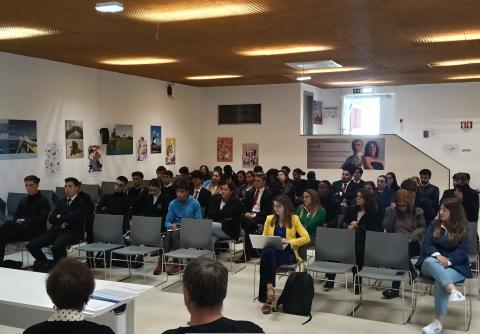 Sessão de sensibilização do projeto "Mais que um jogo" na EHT Coimbra Público na sessão de sensibilização do projeto "Mais que um jogo" na EHT Coimbra